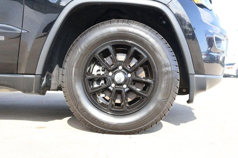 Jeep Grand Cherokee Vehicle Full-screen Gallery Image 13