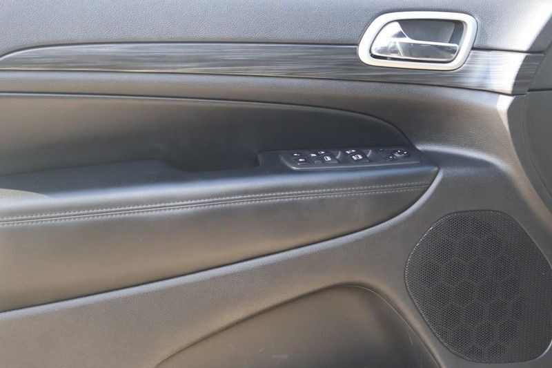 Jeep Grand Cherokee Vehicle Full-screen Gallery Image 15