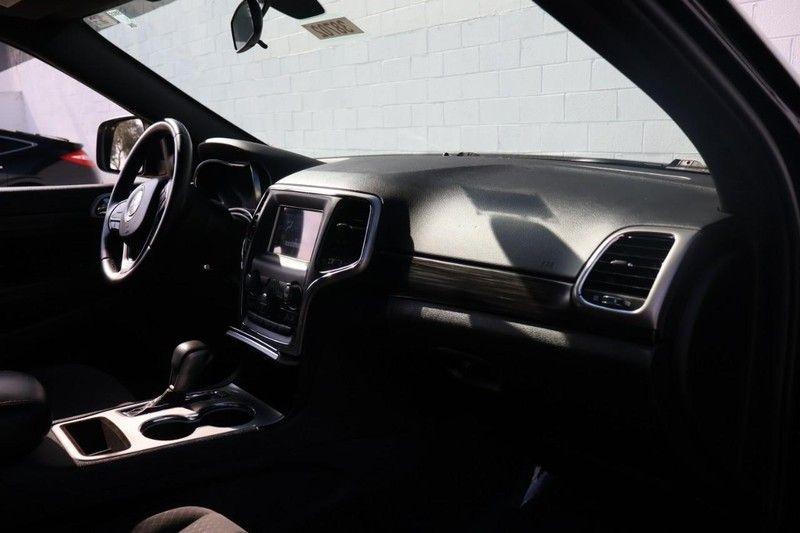 Jeep Grand Cherokee Vehicle Full-screen Gallery Image 19