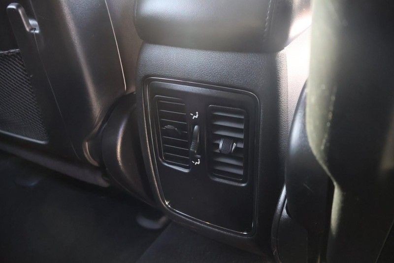 Jeep Grand Cherokee Vehicle Full-screen Gallery Image 22