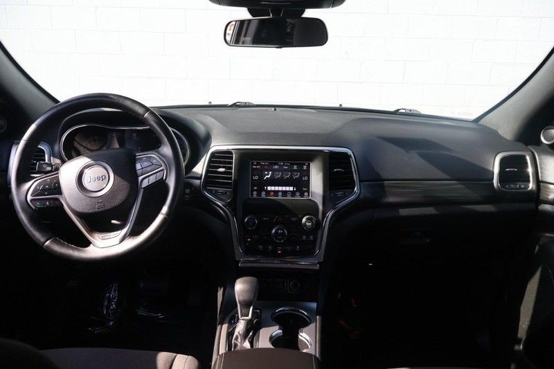 Jeep Grand Cherokee Vehicle Full-screen Gallery Image 23