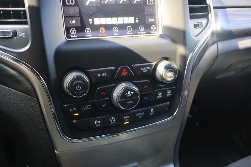 Jeep Grand Cherokee Vehicle Full-screen Gallery Image 31