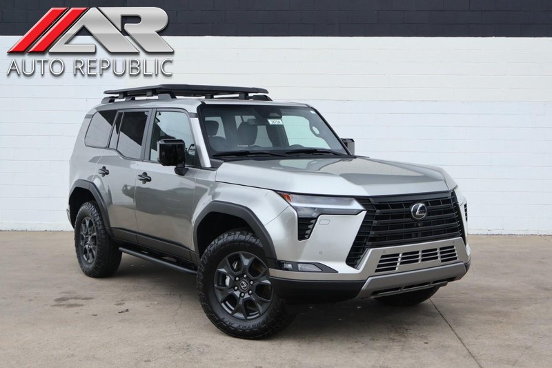 Lexus GX Vehicle Full-screen Gallery Image 01