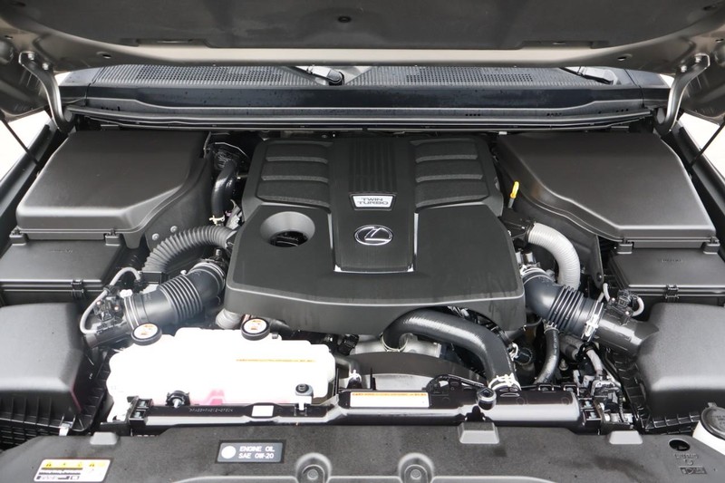 Lexus GX Vehicle Full-screen Gallery Image 08