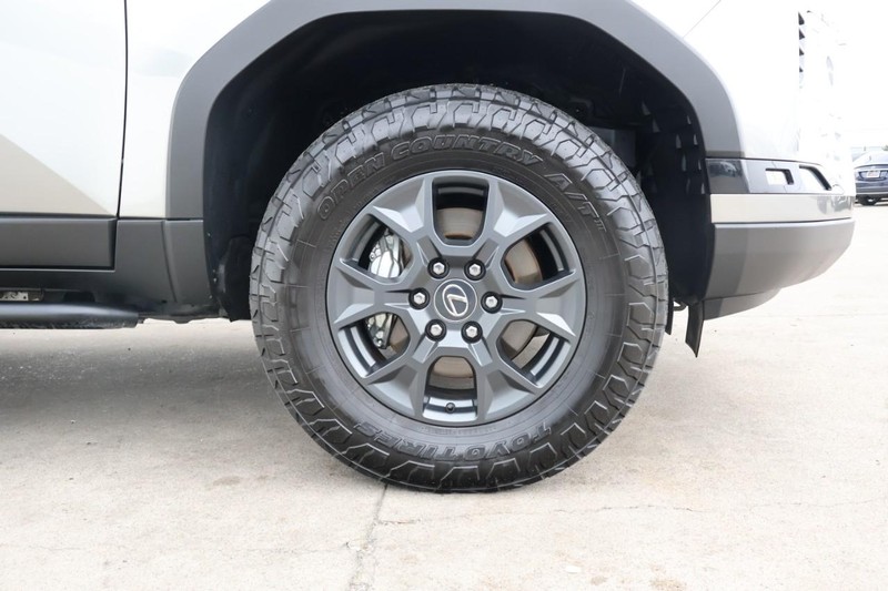 Lexus GX Vehicle Full-screen Gallery Image 09