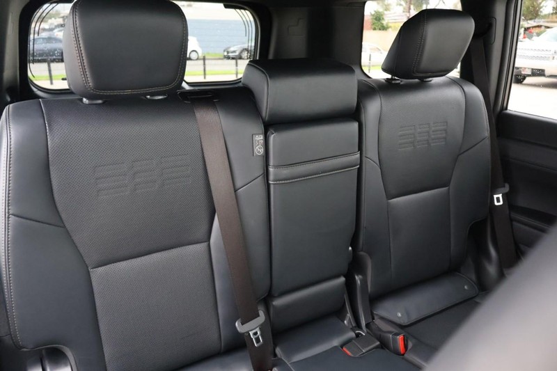 Lexus GX Vehicle Full-screen Gallery Image 23