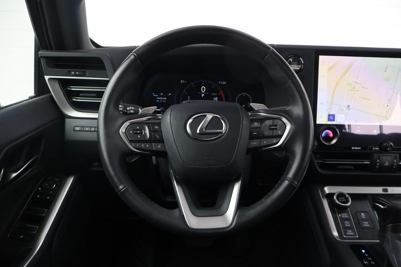 Lexus GX Vehicle Full-screen Gallery Image 27