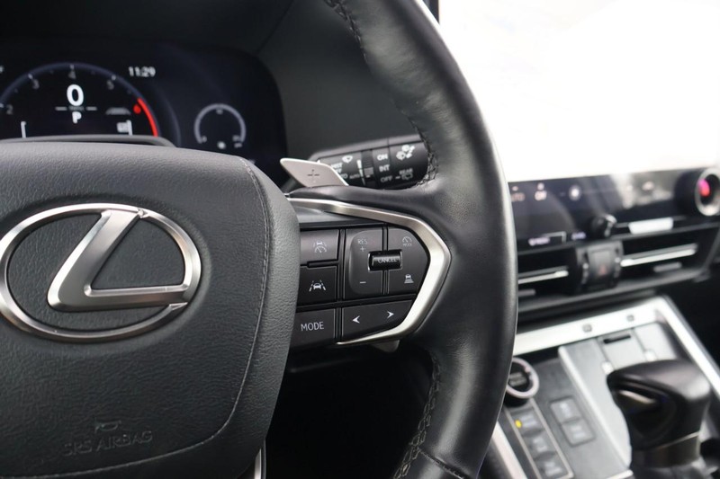 Lexus GX Vehicle Full-screen Gallery Image 29