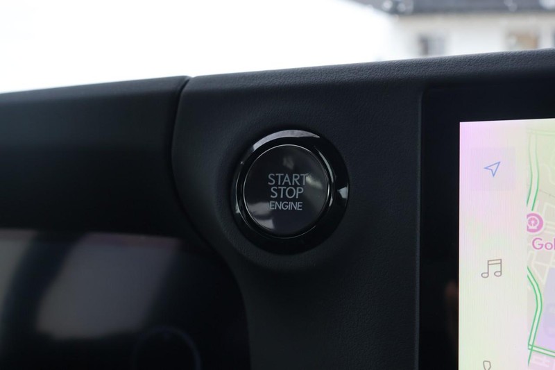 Lexus GX Vehicle Full-screen Gallery Image 30