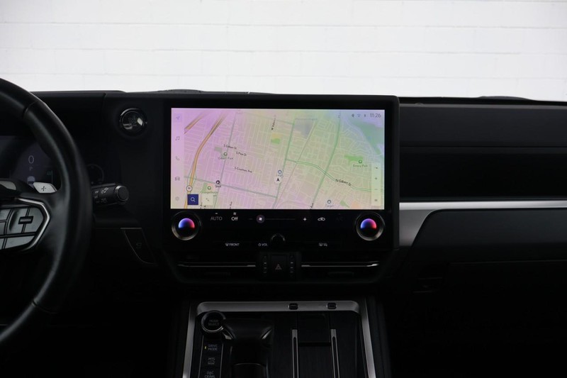 Lexus GX Vehicle Full-screen Gallery Image 31