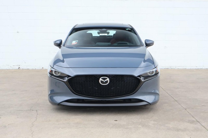 Mazda Mazda3 Hatchback Vehicle Full-screen Gallery Image 02