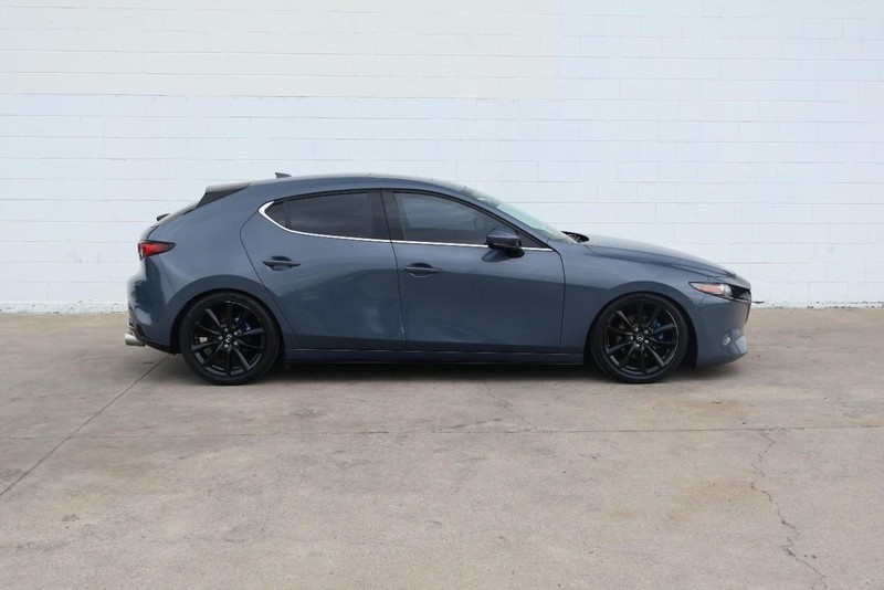 Mazda Mazda3 Hatchback Vehicle Full-screen Gallery Image 04