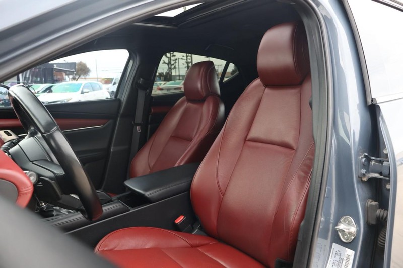 Mazda Mazda3 Hatchback Vehicle Full-screen Gallery Image 19