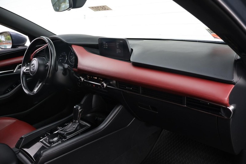 Mazda Mazda3 Hatchback Vehicle Full-screen Gallery Image 21