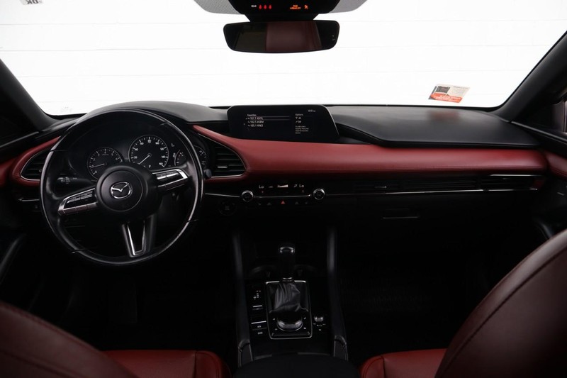 Mazda Mazda3 Hatchback Vehicle Full-screen Gallery Image 24