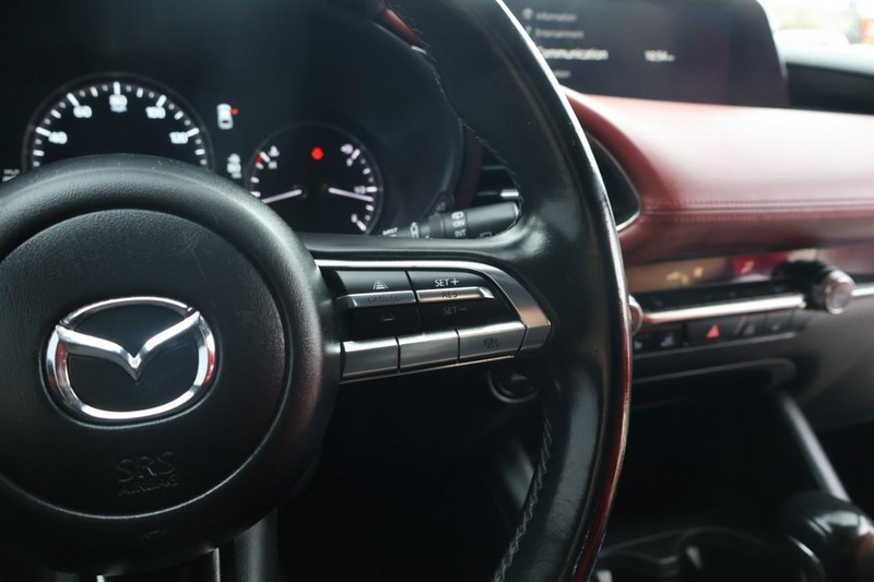 Mazda Mazda3 Hatchback Vehicle Full-screen Gallery Image 28