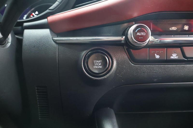 Mazda Mazda3 Hatchback Vehicle Full-screen Gallery Image 29