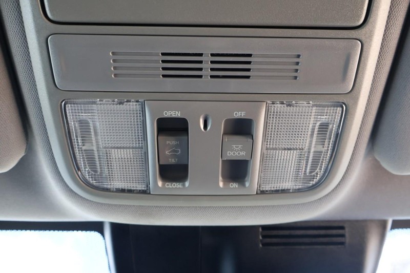 Honda CR-V Vehicle Full-screen Gallery Image 34