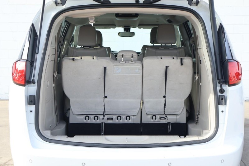 Chrysler Pacifica Vehicle Full-screen Gallery Image 08