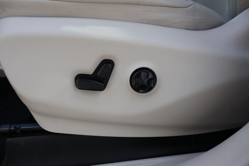 Chrysler Pacifica Vehicle Full-screen Gallery Image 18