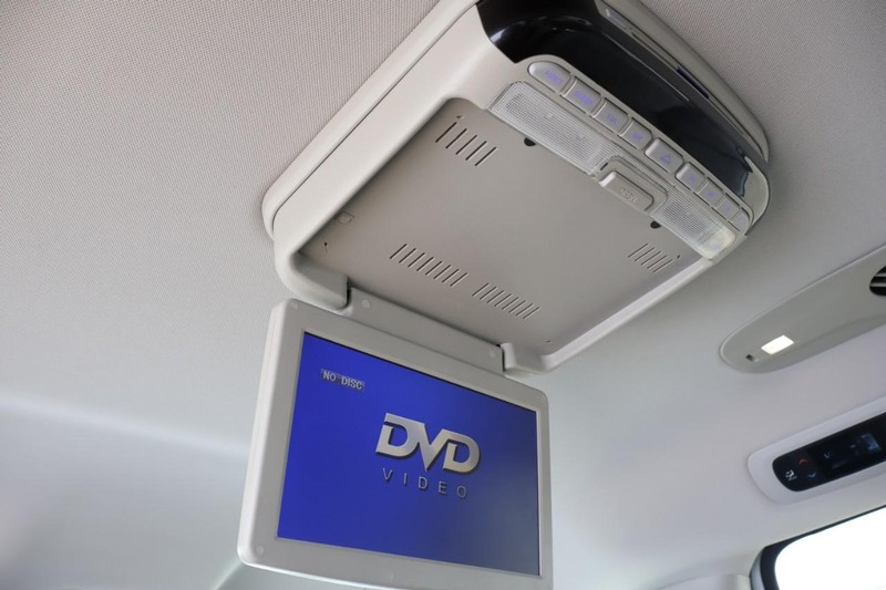 Chrysler Pacifica Vehicle Full-screen Gallery Image 27