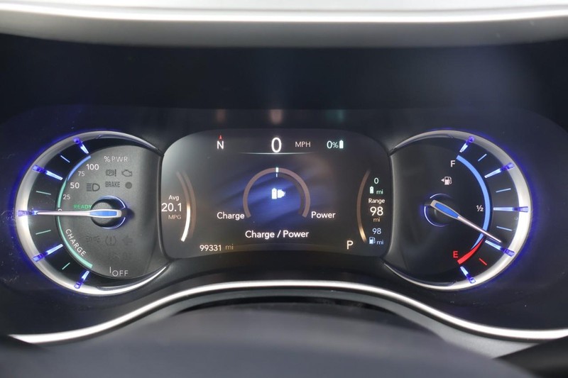 Chrysler Pacifica Vehicle Full-screen Gallery Image 30