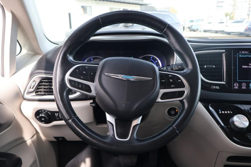 Chrysler Pacifica Vehicle Full-screen Gallery Image 31