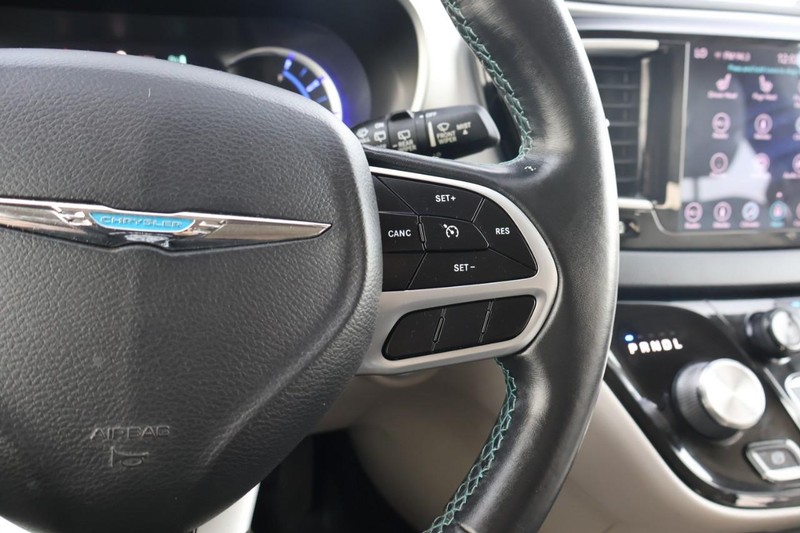 Chrysler Pacifica Vehicle Full-screen Gallery Image 33