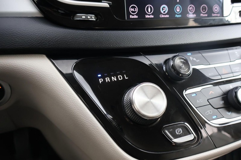 Chrysler Pacifica Vehicle Full-screen Gallery Image 38