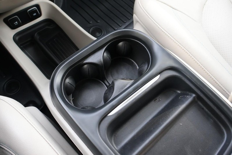 Chrysler Pacifica Vehicle Full-screen Gallery Image 39