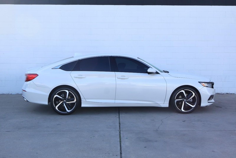 Honda Accord Sedan Vehicle Full-screen Gallery Image 04