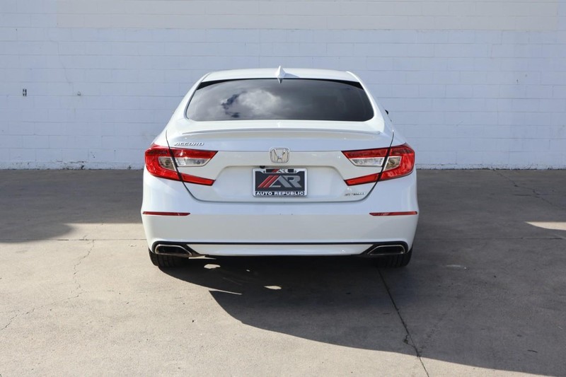 Honda Accord Sedan Vehicle Full-screen Gallery Image 06