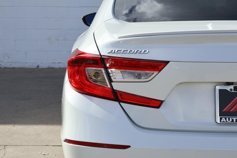 Honda Accord Sedan Vehicle Full-screen Gallery Image 07