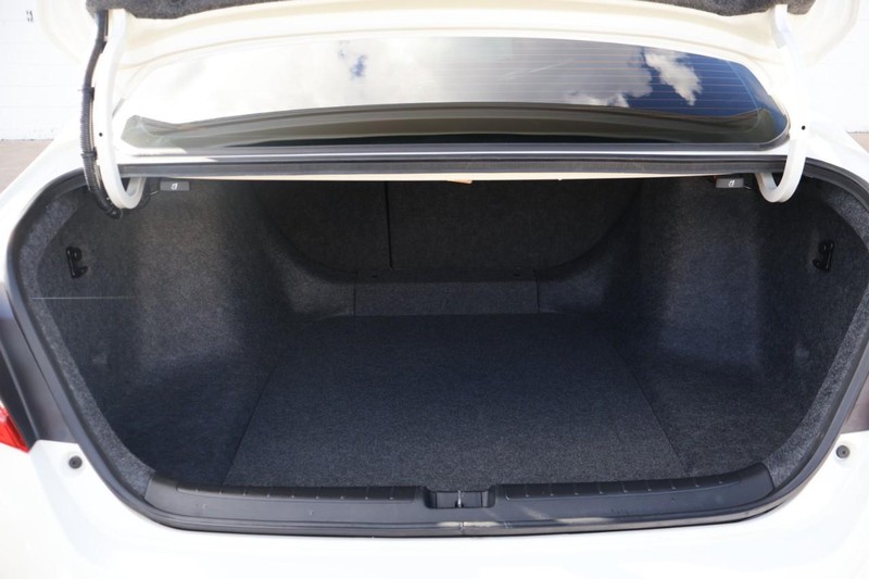 Honda Accord Sedan Vehicle Full-screen Gallery Image 08