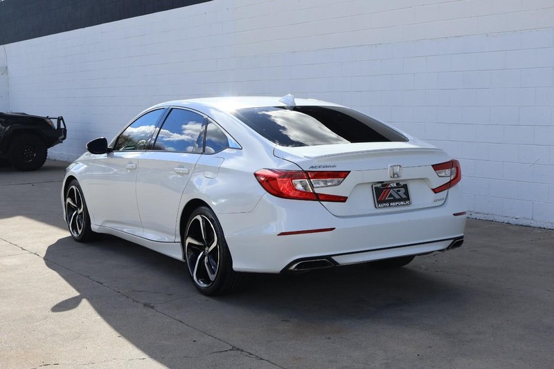 Honda Accord Sedan Vehicle Full-screen Gallery Image 09