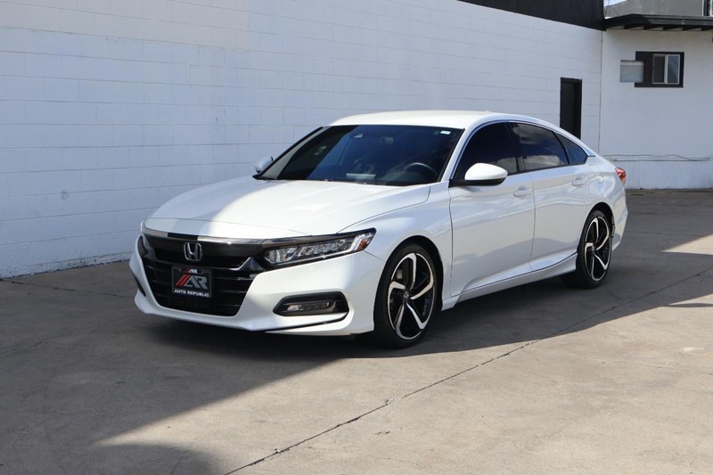 Honda Accord Sedan Vehicle Full-screen Gallery Image 11
