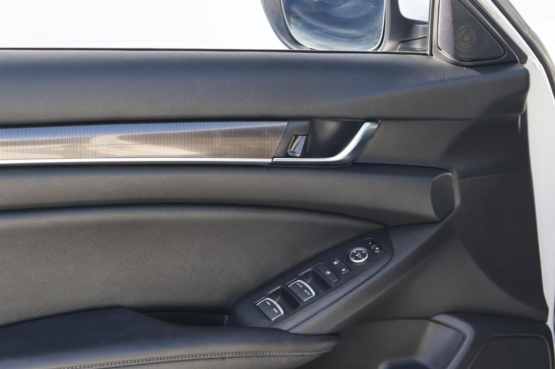Honda Accord Sedan Vehicle Full-screen Gallery Image 15