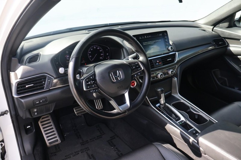 Honda Accord Sedan Vehicle Full-screen Gallery Image 16
