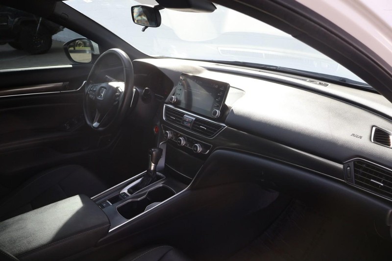 Honda Accord Sedan Vehicle Full-screen Gallery Image 20