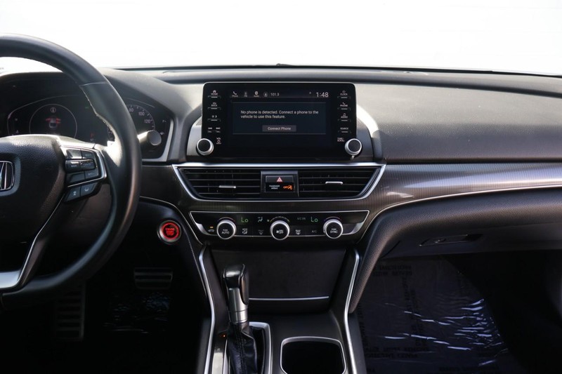 Honda Accord Sedan Vehicle Full-screen Gallery Image 29