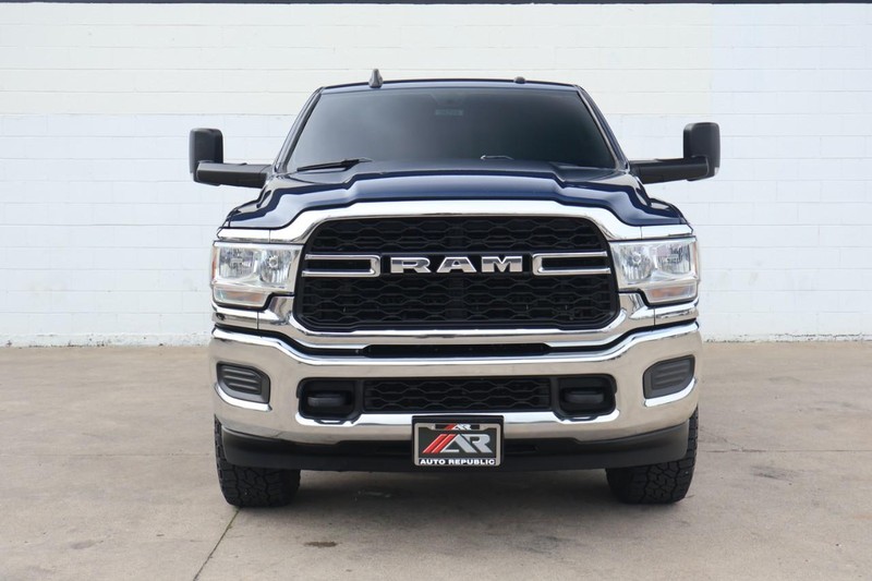 Ram 2500 Vehicle Full-screen Gallery Image 03
