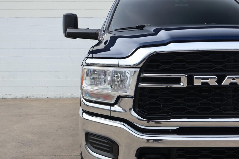 Ram 2500 Vehicle Full-screen Gallery Image 04