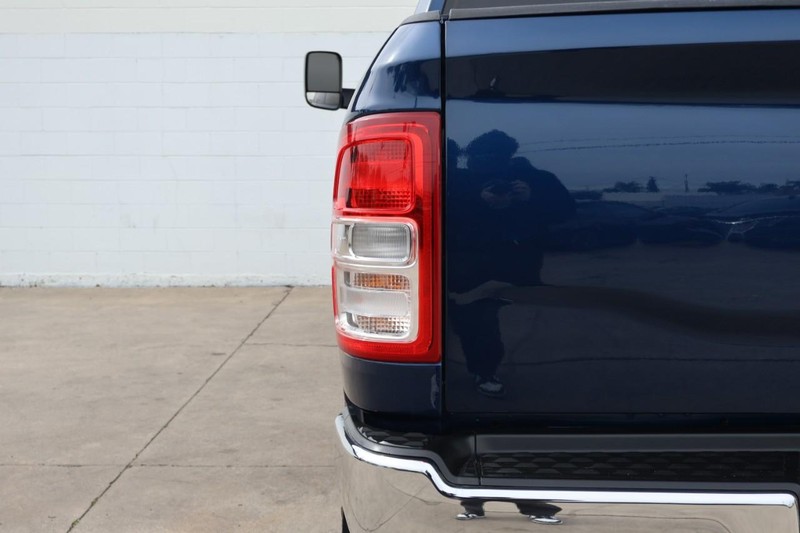 Ram 2500 Vehicle Full-screen Gallery Image 07