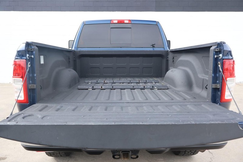 Ram 2500 Vehicle Full-screen Gallery Image 08