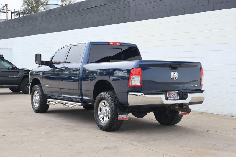 Ram 2500 Vehicle Full-screen Gallery Image 09