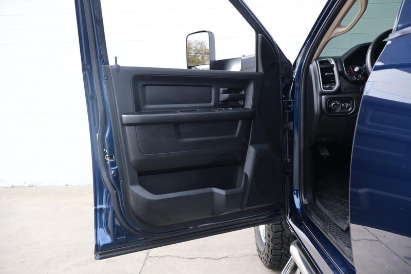Ram 2500 Vehicle Full-screen Gallery Image 15