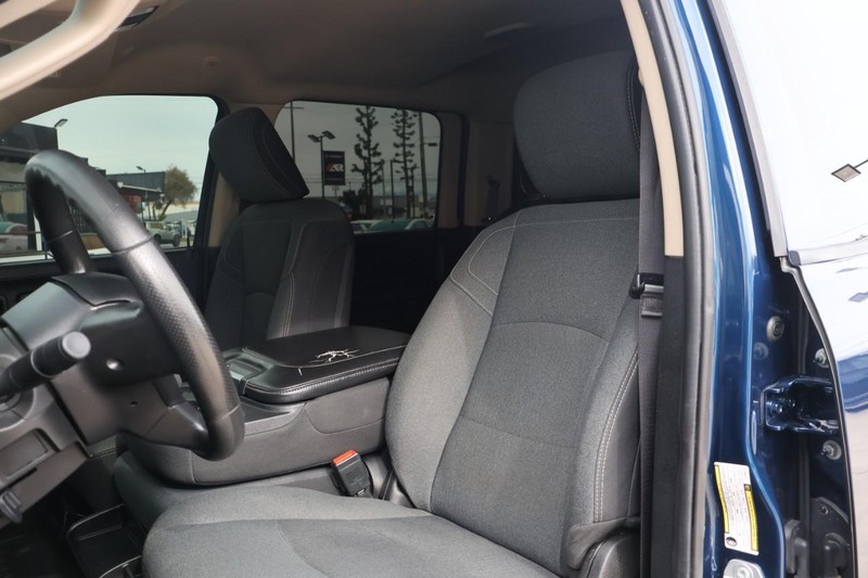 Ram 2500 Vehicle Full-screen Gallery Image 18