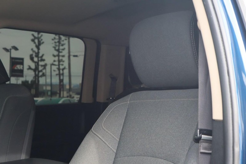 Ram 2500 Vehicle Full-screen Gallery Image 19