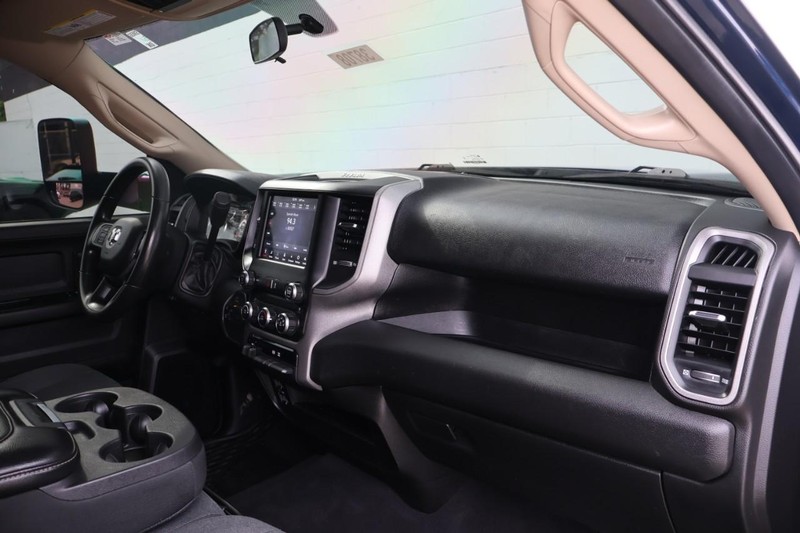 Ram 2500 Vehicle Full-screen Gallery Image 20