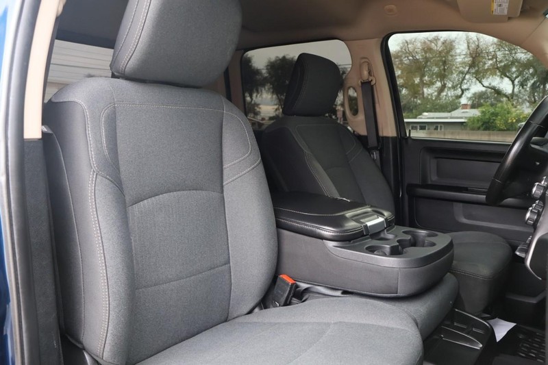 Ram 2500 Vehicle Full-screen Gallery Image 21